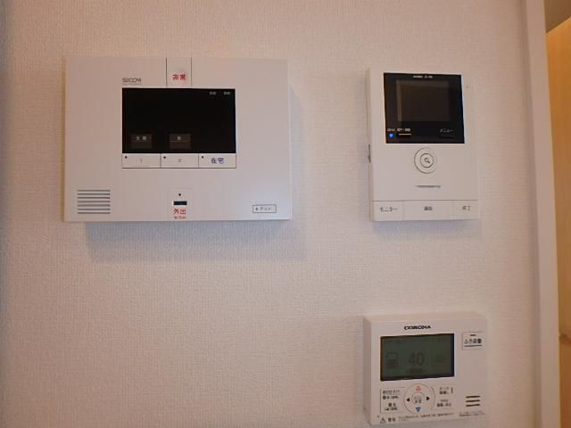 �y�Z�L�����e�B�z�@