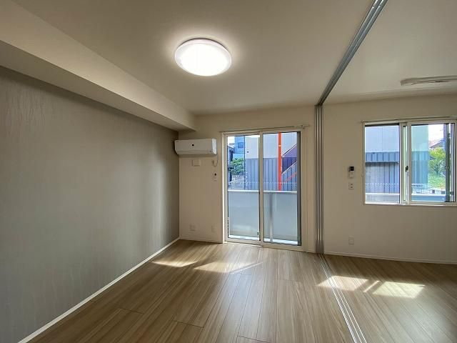 �y�����E���r���O�z�@