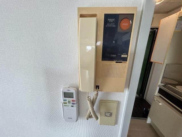 �y�Z�L�����e�B�z�@