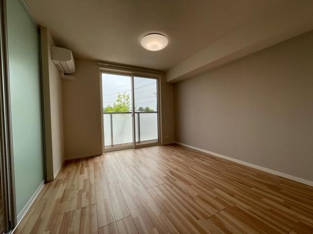 �y�����E���r���O�z�@