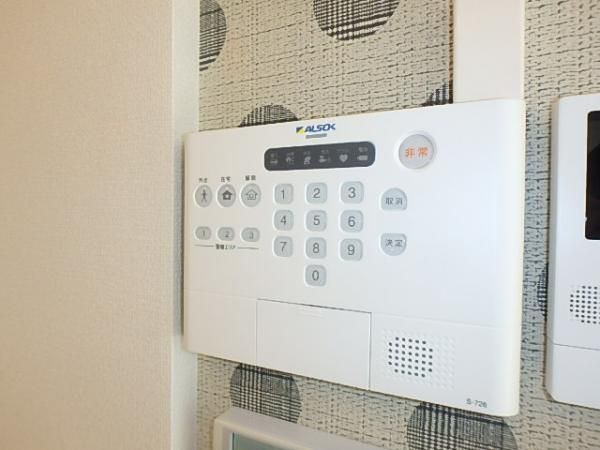 �y�Z�L�����e�B�z�@