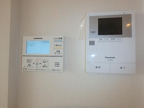 �y�Z�L�����e�B�z�@