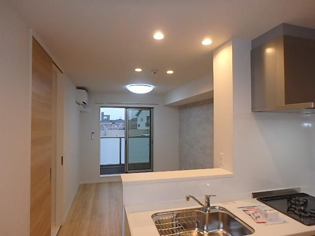 �y�����E���r���O�z�@