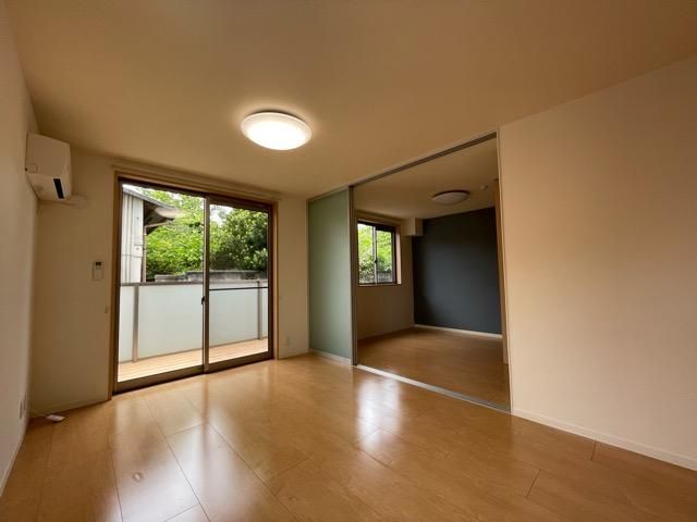 �y�����E���r���O�z�@