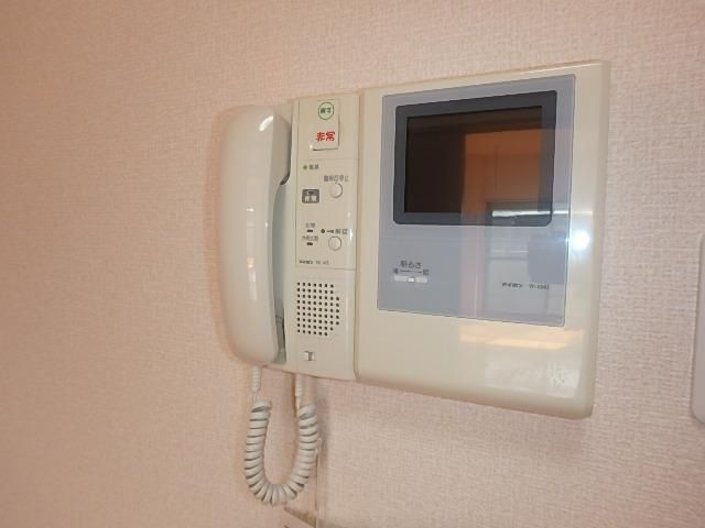 �y�Z�L�����e�B�z�@