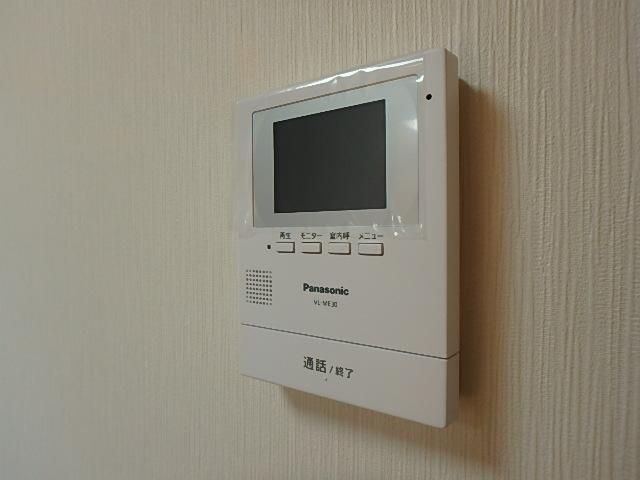 �y�Z�L�����e�B�z�@