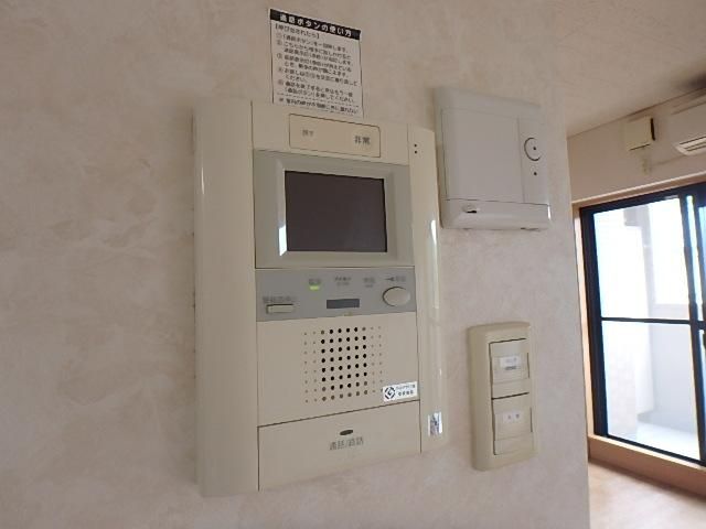 �y�Z�L�����e�B�z�@