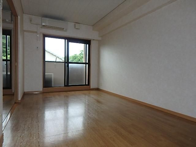 �y�����E���r���O�z�@