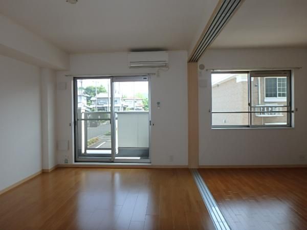 �y�����E���r���O�z�@