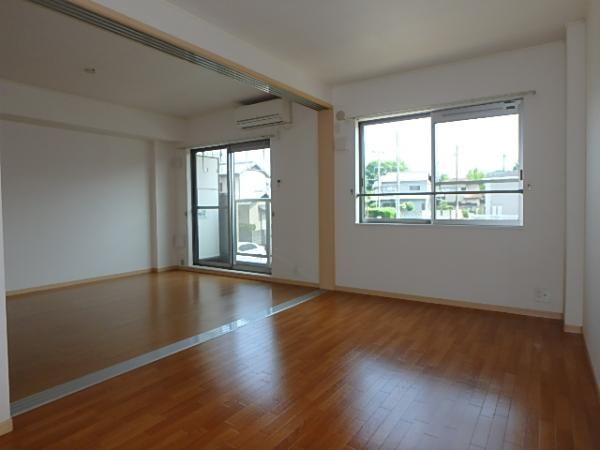 �y�����E���r���O�z�@