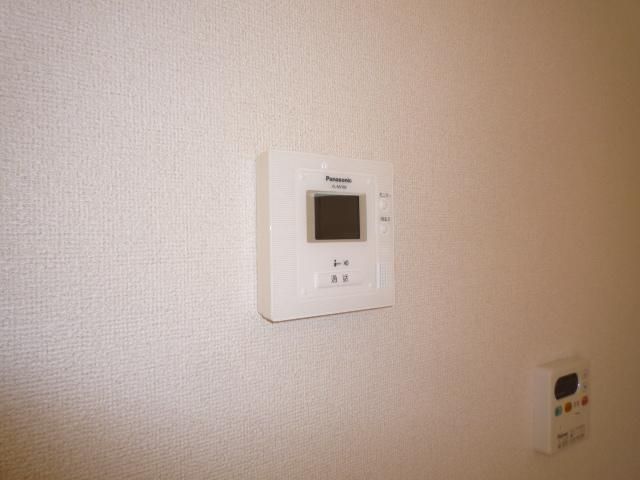 �y�Z�L�����e�B�z�@