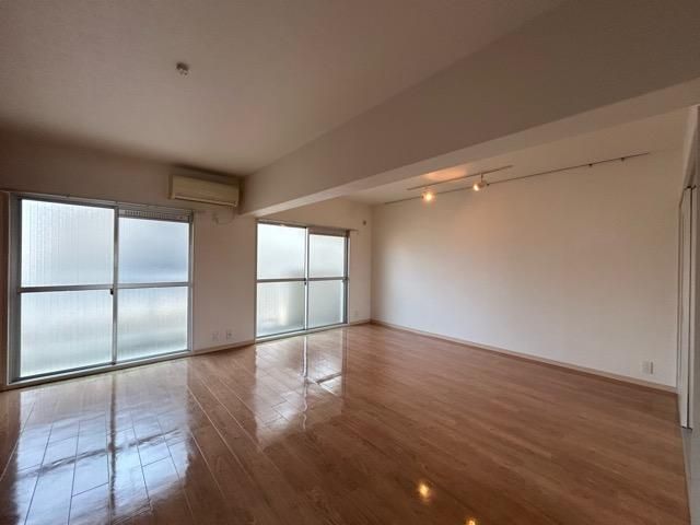 �y�����E���r���O�z�@