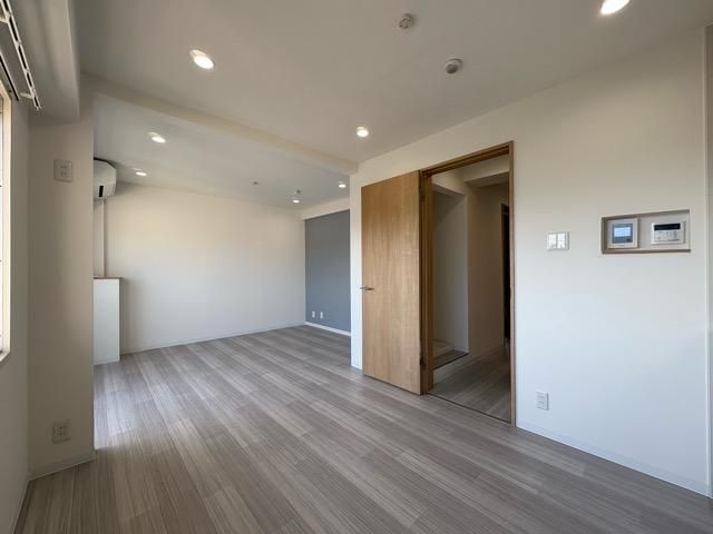 �y�����E���r���O�z�@