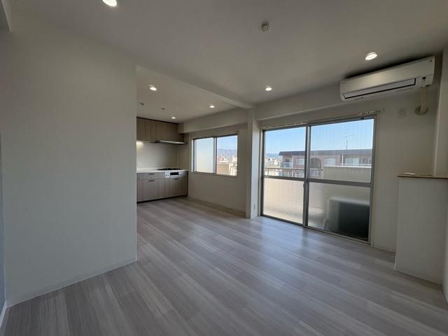 �y�����E���r���O�z�@