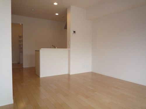 �y�Z�L�����e�B�z�@