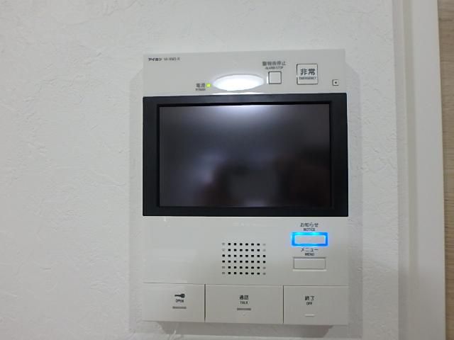 �y�Z�L�����e�B�z�@