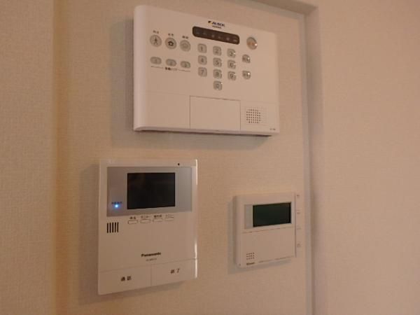 �y�Z�L�����e�B�z�@