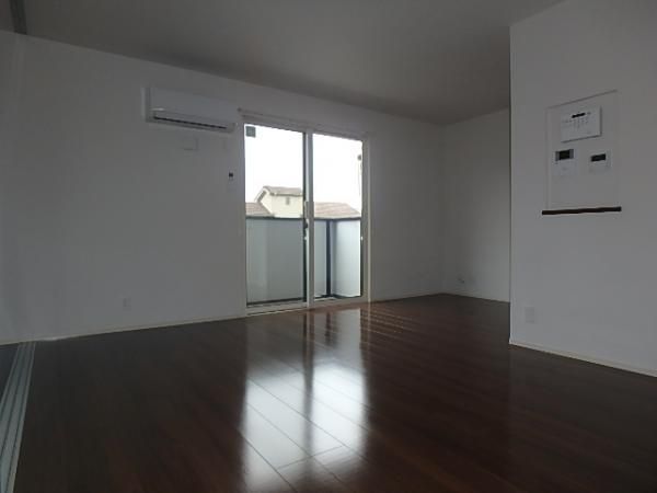 �y�����E���r���O�z�@