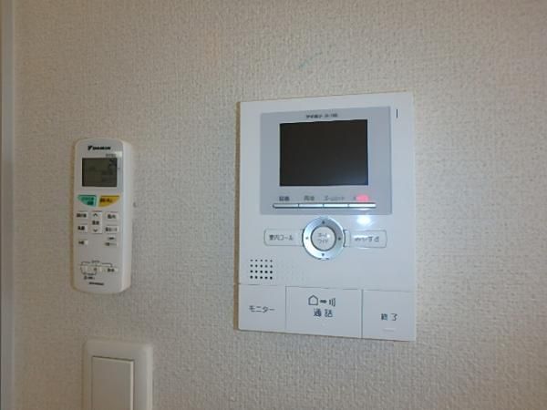 �y�Z�L�����e�B�z�@