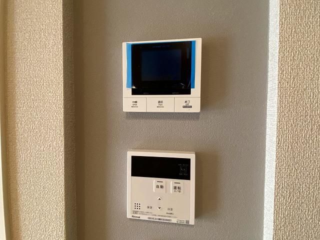 �y�Z�L�����e�B�z�@