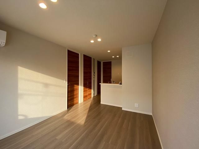 �y�����E���r���O�z�@