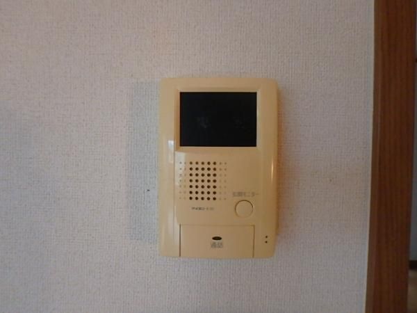 �y�Z�L�����e�B�z�@