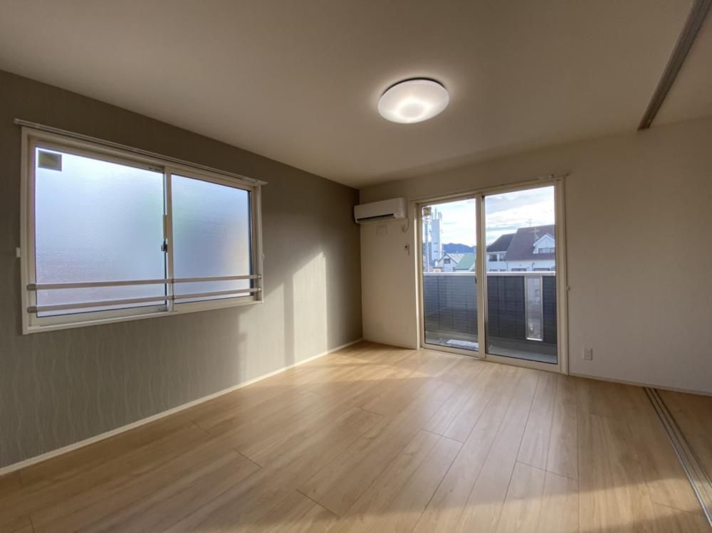 �y�����E���r���O�z�@