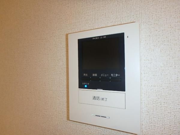 �y�Z�L�����e�B�z�@