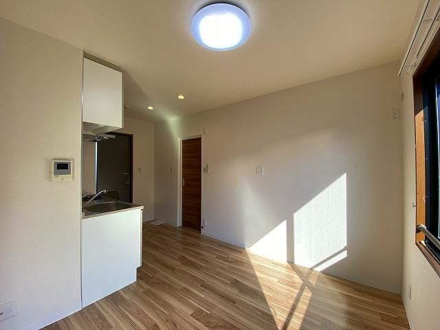 �y�����E���r���O�z�@