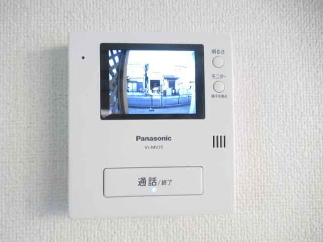 �y�Z�L�����e�B�z�@