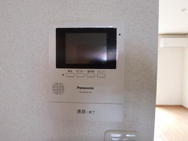 �y�Z�L�����e�B�z�@