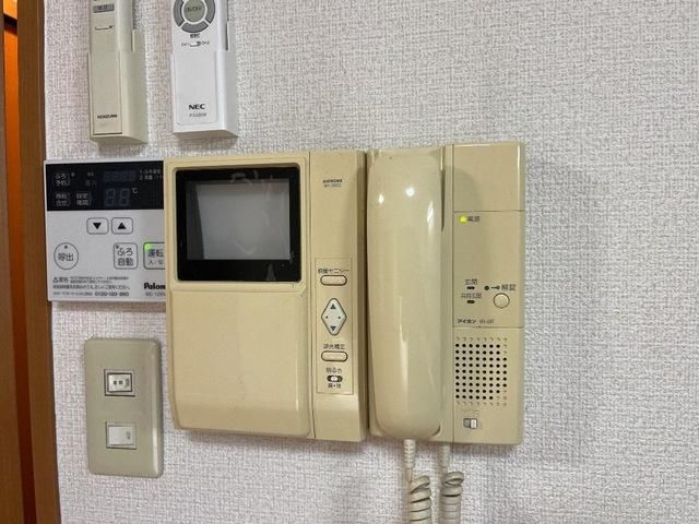 �y�Z�L�����e�B�z�@