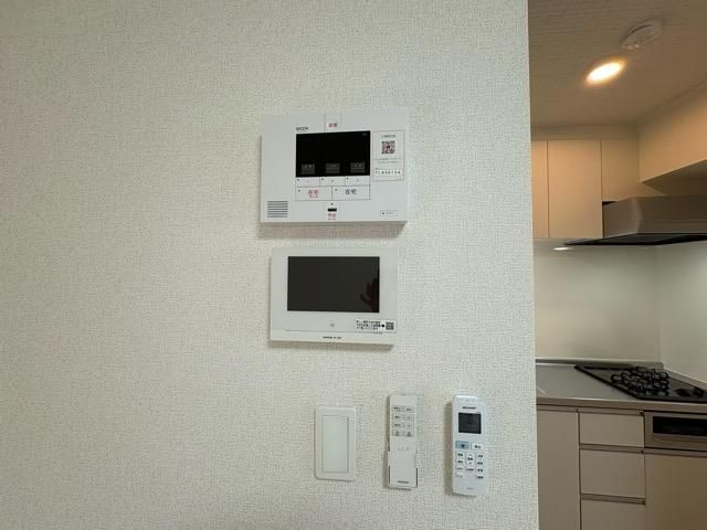 �y�Z�L�����e�B�z�@