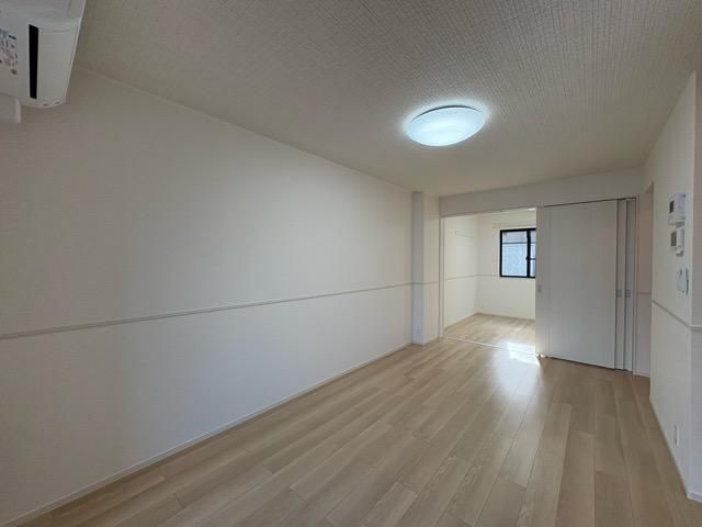 �y�����E���r���O�z�@