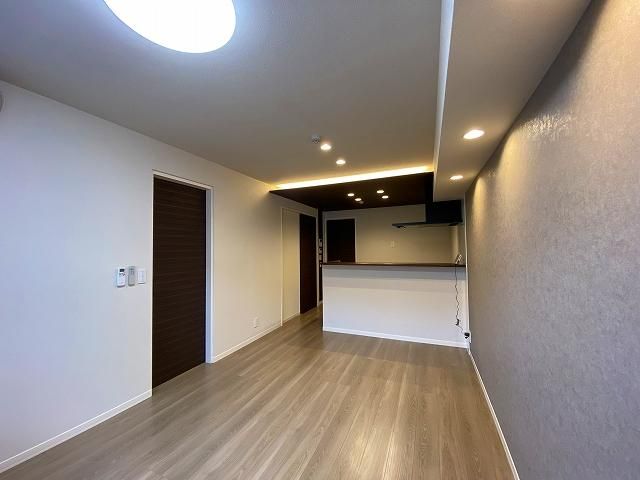 �y�����E���r���O�z�@