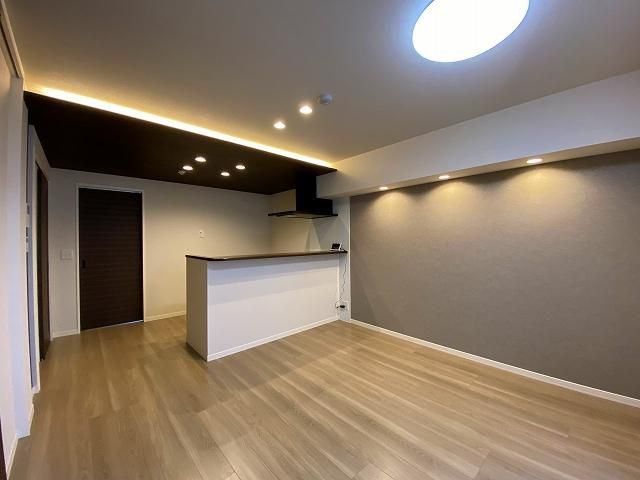 �y�����E���r���O�z�@