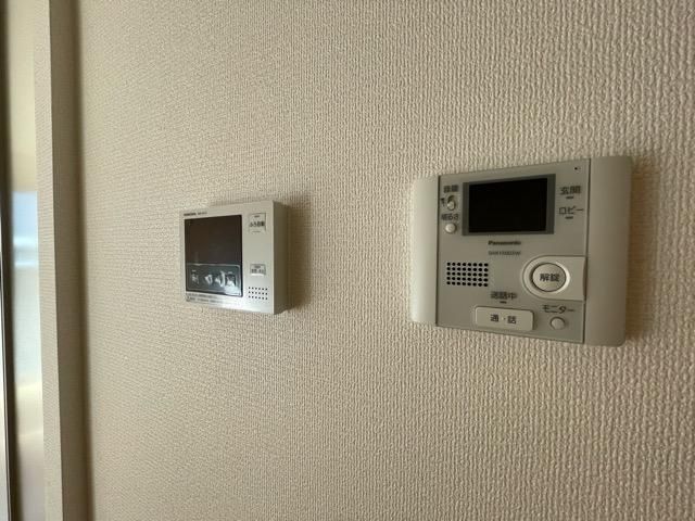 �y�Z�L�����e�B�z�@