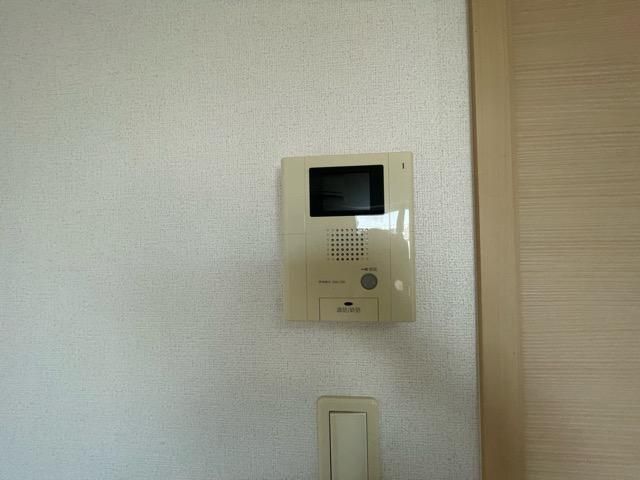 �y�Z�L�����e�B�z�@