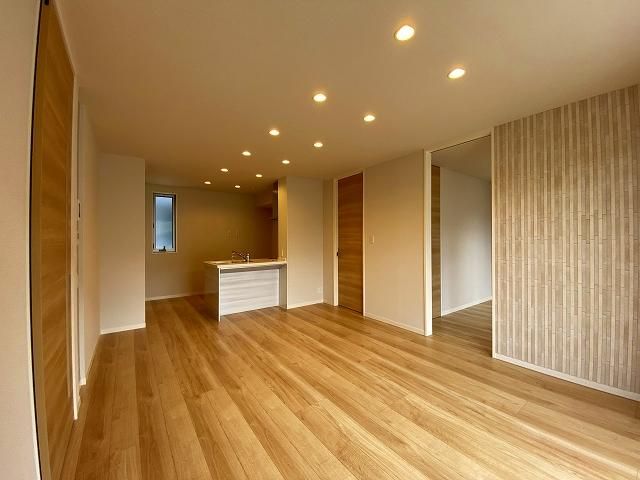 �y�����E���r���O�z�@