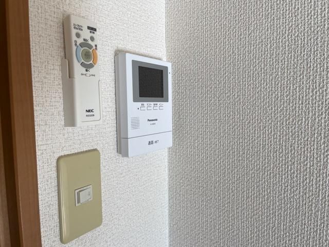 �y�Z�L�����e�B�z�@