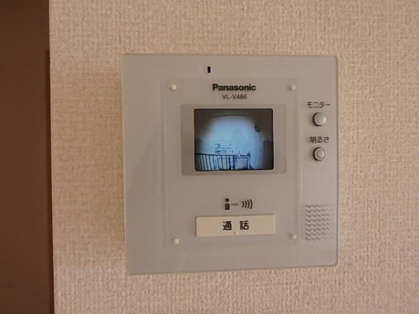 �y�Z�L�����e�B�z�@