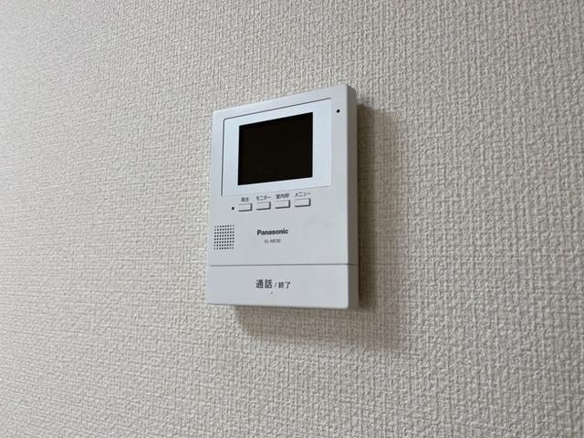 �y�Z�L�����e�B�z�@