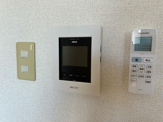 �y�Z�L�����e�B�z�@