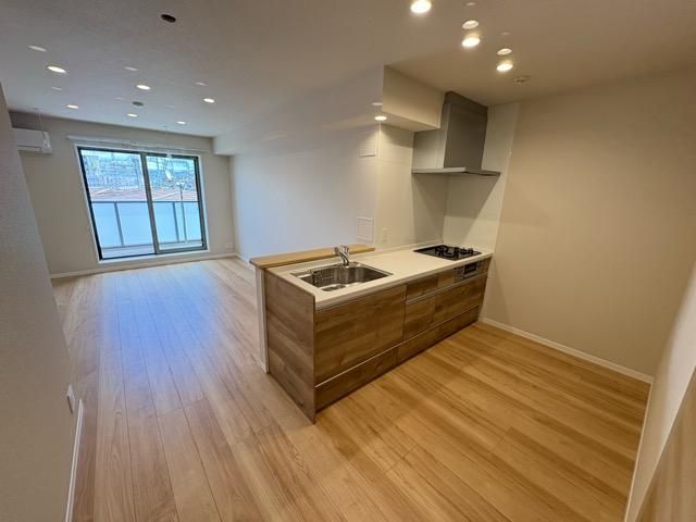 �y�����E���r���O�z�@