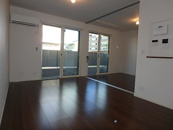 �y�����E���r���O�z�@