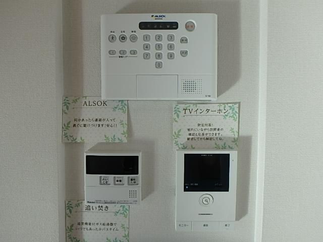 �y�Z�L�����e�B�z�@