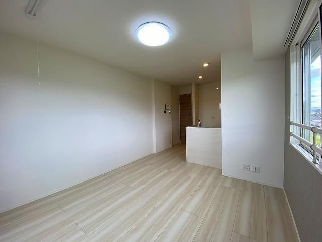 �y�����E���r���O�z�@