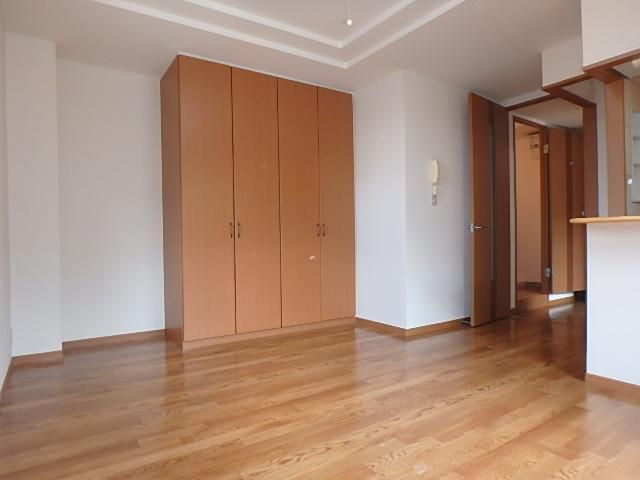 �y�����E���r���O�z�@