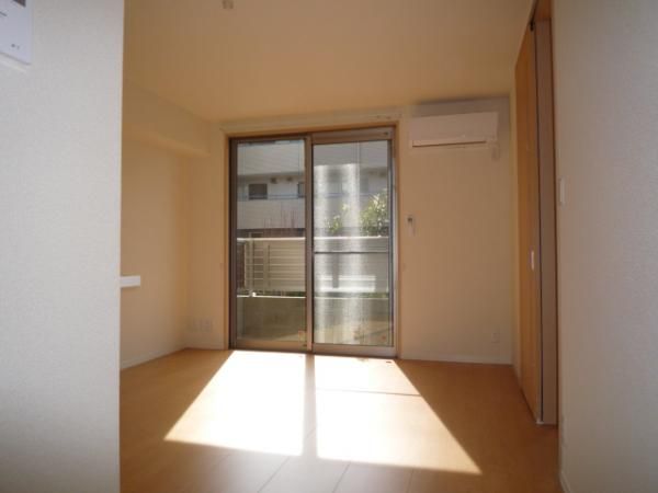 �y�����E���r���O�z�@