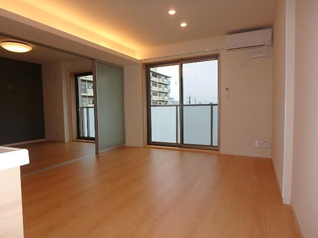 �y�����E���r���O�z�@